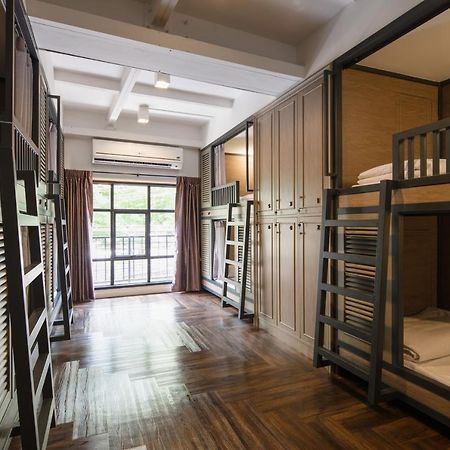 วอร์ม วินโดว์ สีลม Hostel กรุงเทพมหานคร ภายนอก รูปภาพ