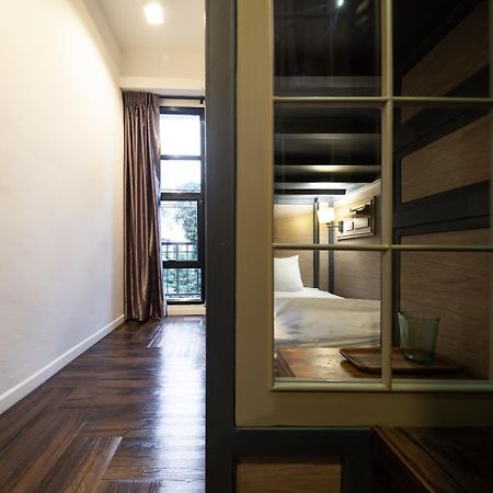 วอร์ม วินโดว์ สีลม Hostel กรุงเทพมหานคร ภายนอก รูปภาพ